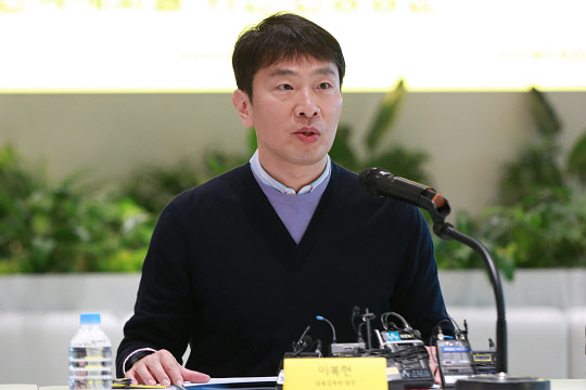 이복현 금융감독원장이 27일 판교 카카오뱅크 본사를 방문해 인터넷전문은행 및 핀테크 기업 최고경영자(CEO)들과 간담회를 가졌다. 금융감독원 제공